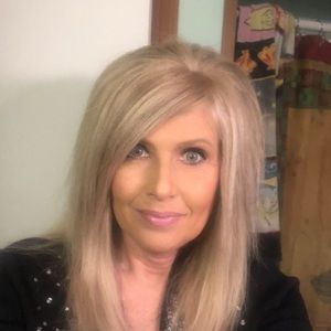 Meet your Posher, Debbie